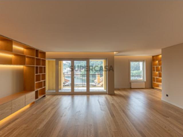 Casa venda em Porto, Lordelo Do Ouro