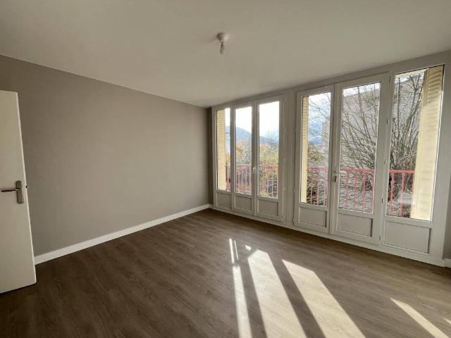 Appartement location à Le Village, Saint-Martin-d'Hères