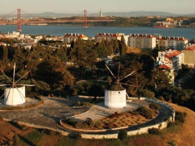 Casa venda em São Francisco Xavier, Lisboa