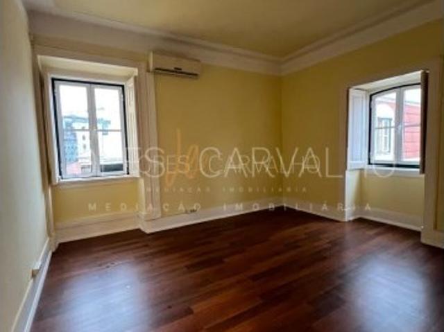Apartamento alugar em Santo António, Lisboa