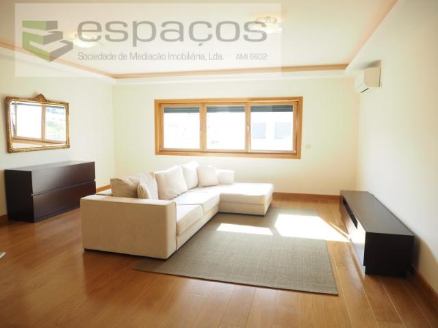 Apartamento alugar em Santiago Dos Velhos, Lisboa