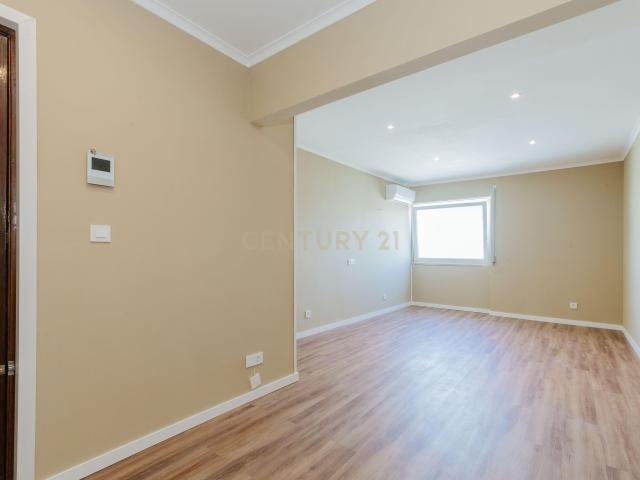 Apartamento venda em Santiago Dos Velhos, Lisboa