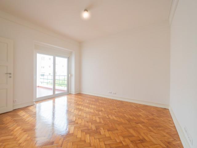 Apartamento alugar em Bairro de São Miguel, Lisboa