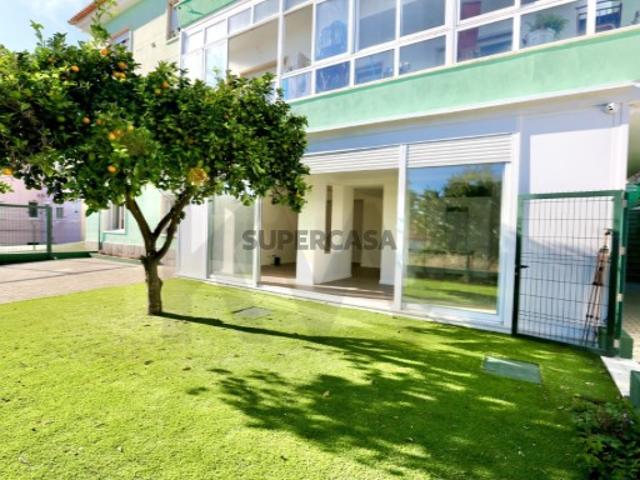 Casa venda em Mina de Água, Amadora