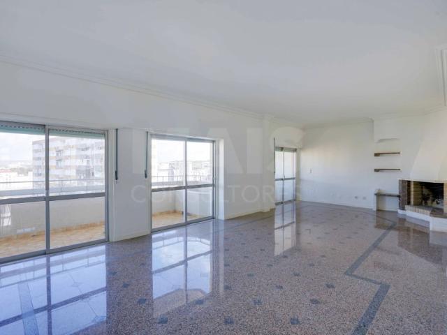 Apartamento alugar em Alto da Faia, Lisboa