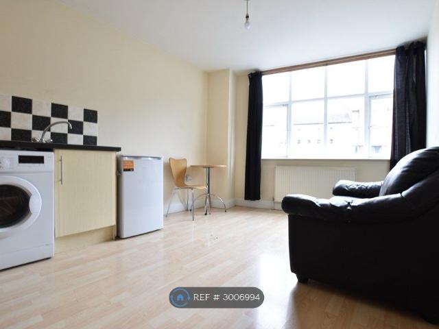 House for rent in Spring Park, Luton