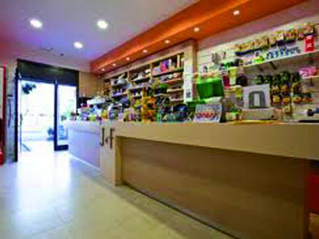 Locale Commerciale in vendita a Albisola Capo, Liguria