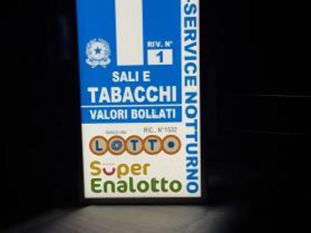 Locale Commerciale in vendita a Rovigo, Veneto