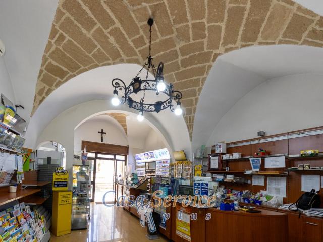 Locale Commerciale in vendita a Puglia, Lecce