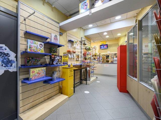 Locale Commerciale in vendita a Borgo Odescalchi, Roma Capitale