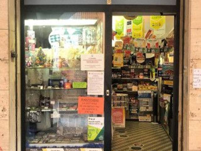 Locale Commerciale in vendita a Unione di Comuni della Romagna Forlivese, Quattro