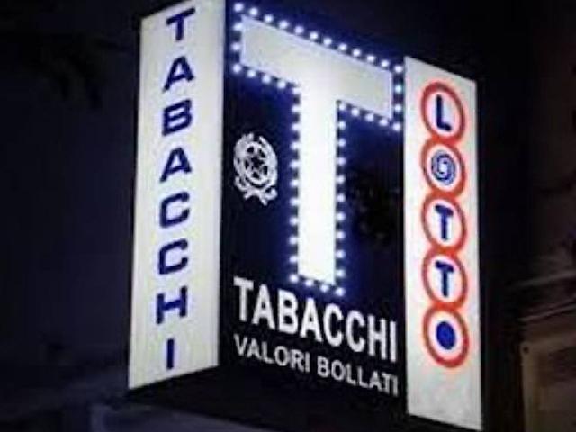 Locale Commerciale in vendita a Gropello Cairoli, Lombardia