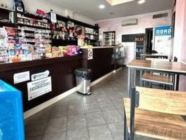 Locale Commerciale in vendita a Piacenza, Reggio Emilia