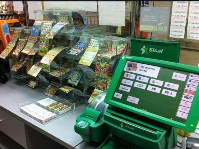 Locale Commerciale in vendita a Podenzano, Reggio Emilia