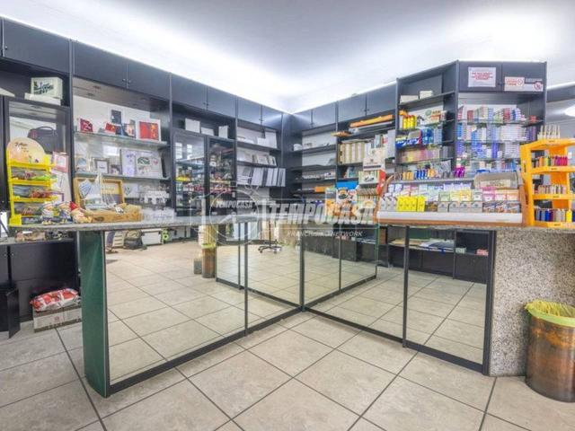 Locale Commerciale in vendita a Marche, Macerata