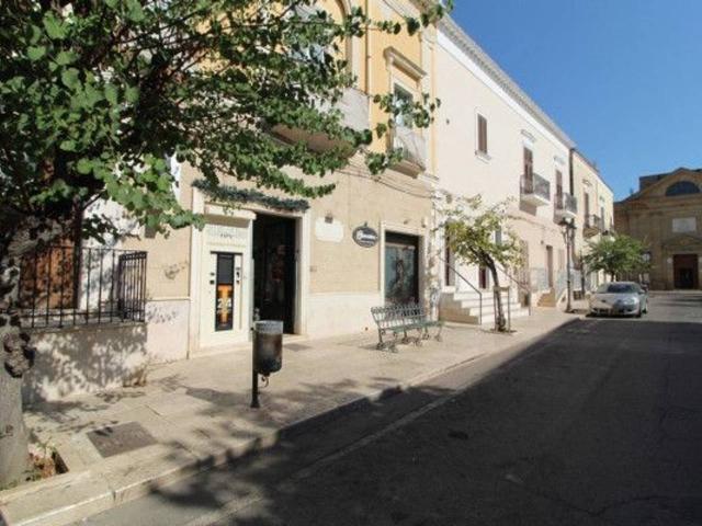 Locale Commerciale in vendita a Puglia, Taranto