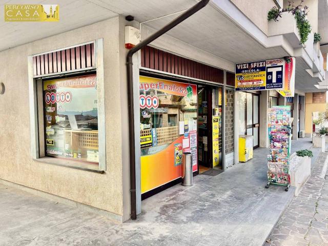 Locale Commerciale in vendita a Unione dei Comuni della Val Vibrata, Sant'omero