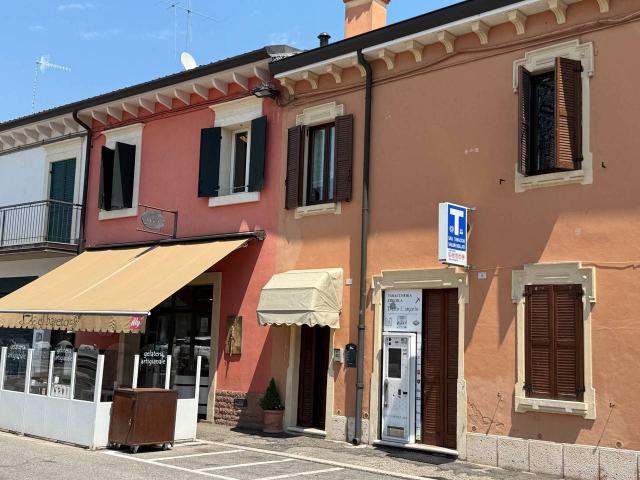 Locale Commerciale in vendita a Sona, Veneto