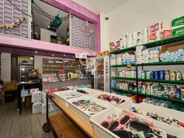 Locale Commerciale in vendita a Tarquinia, Lazio