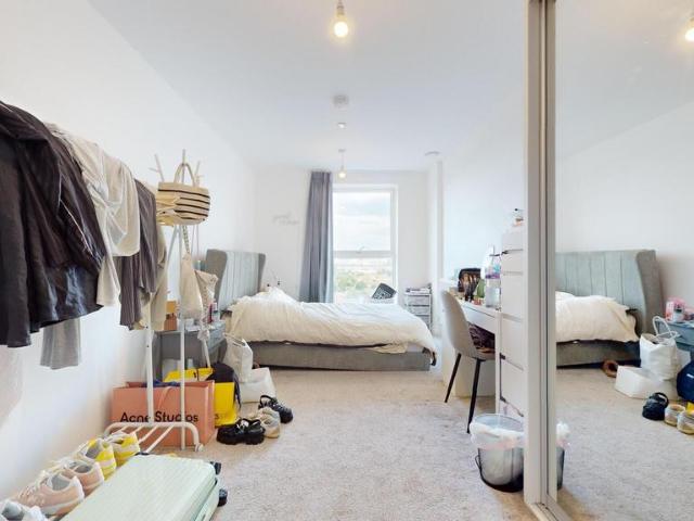 House for rent in London Borough of Ealing, Greater London