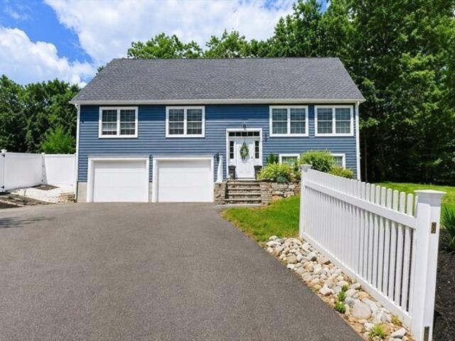House for sale in North Uxbridge, Massachusetts