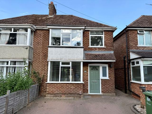 House for rent in Whitnash, Green Close
