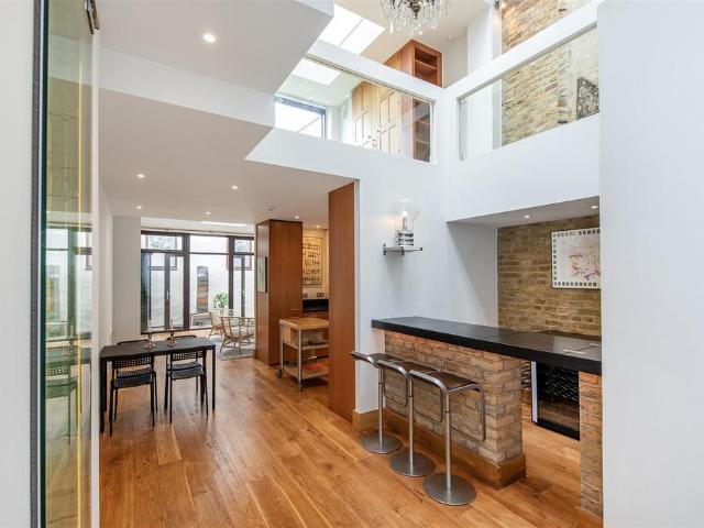 House for rent in Brompton, Greater London