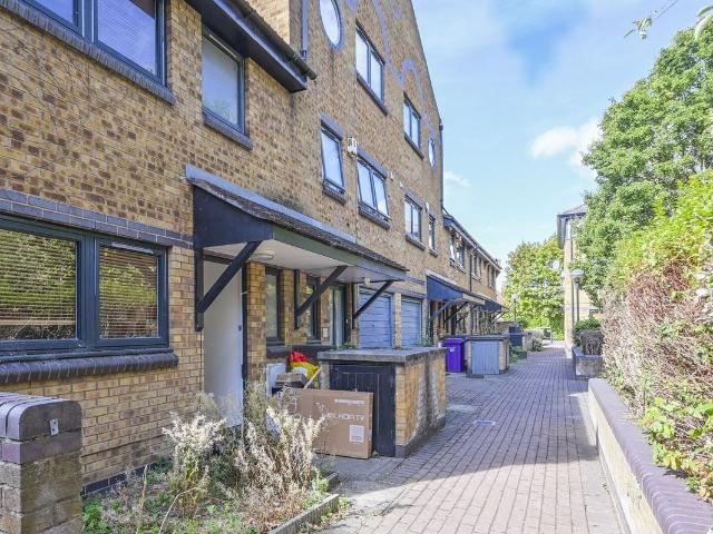 Apartment for rent in Clippers Quay, Isle Of Dogs