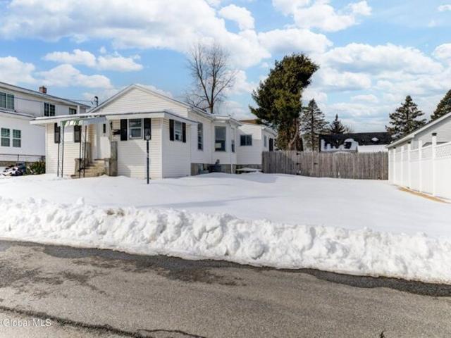 House for sale in Latham