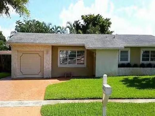 House for rent in Hollywood