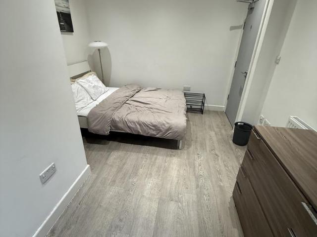 House for rent in Bromley-by-Bow, Bow