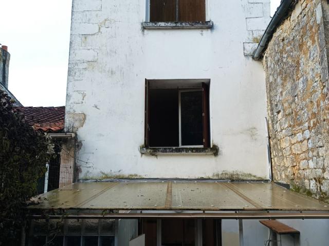 Maison vente à Saint-Jean-d'Angély, Taillebourg