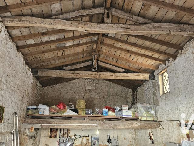 Garage vente à Saint-Jean-d'Angély, Taillebourg