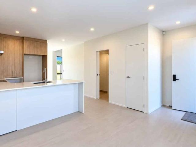 Townhouse for rent in Waiata Shores, Papakura