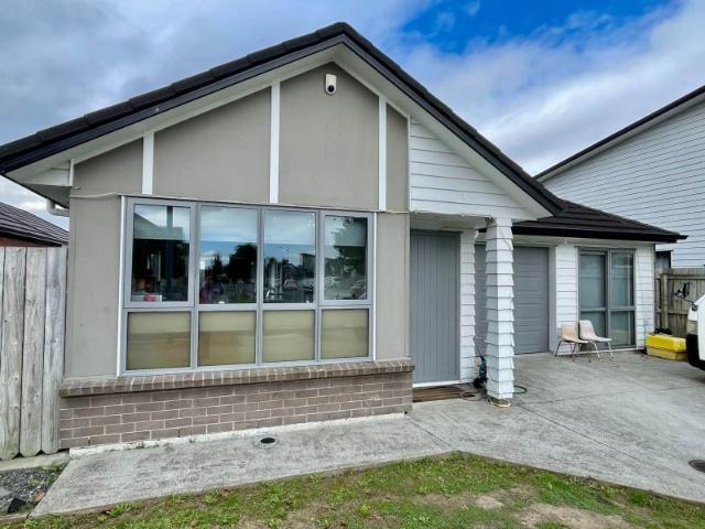 House for rent in Sunline Estate, Papakura
