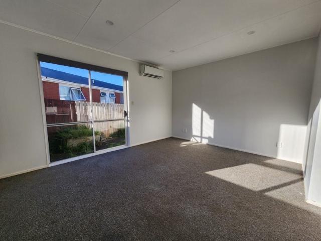 Apartment for rent in Takapūwāhia, Porirua