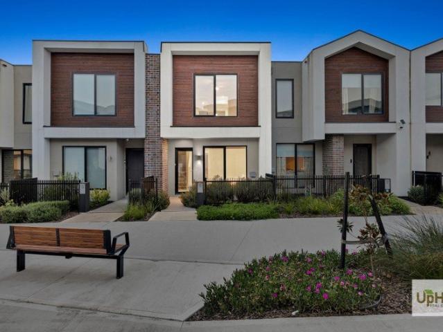 Townhouse for sale in Camerons Creek, Victoria