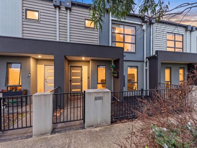 Townhouse for sale in Camerons Creek, Victoria