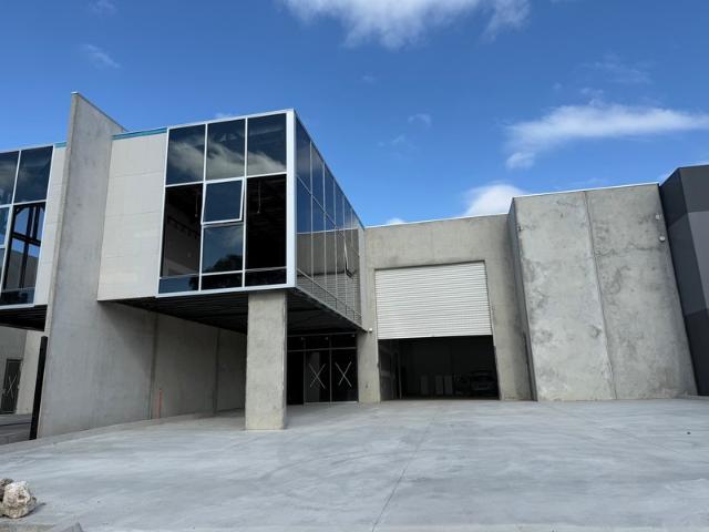 Warehouse for rent in Sunshine West, Melbourne
