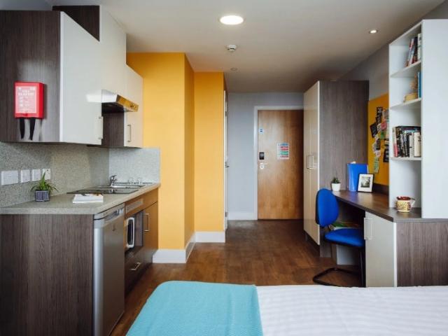 Studio for rent in Lansdowne, Springbourne