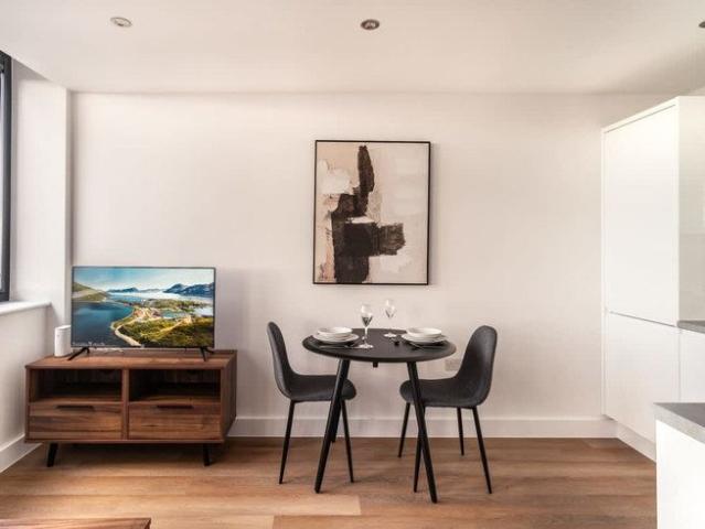 Studio for rent in Gorse Hill, Trafford Park