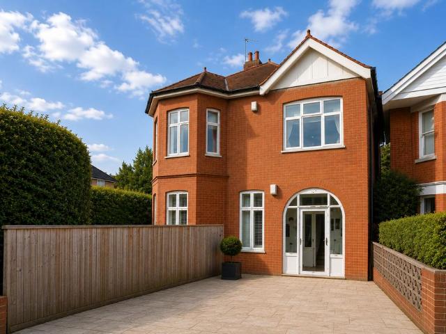 Apartment for rent in Talbot Village, Bournemouth