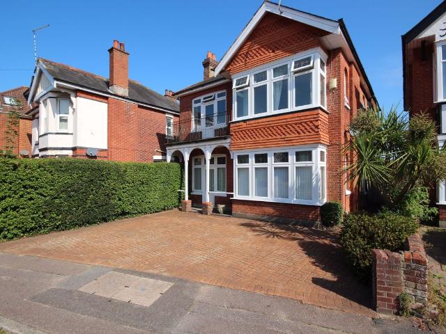 Apartment for rent in Talbot Village, Bournemouth
