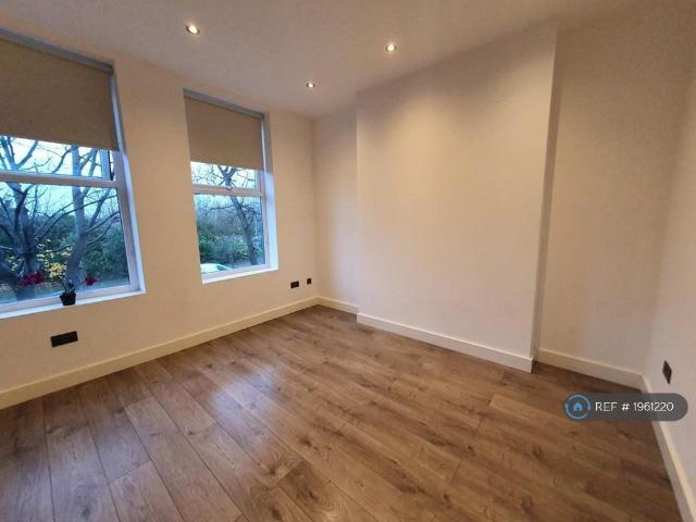 Apartment for rent in Gorse Hill, Trafford Park