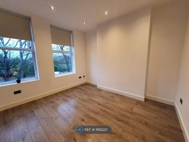 Apartment for rent in Gorse Hill, Trafford Park
