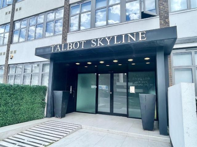 Apartment for rent in Lane, Greater London