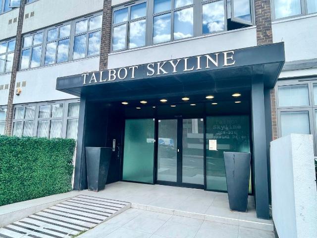 Apartment for rent in Lane, Greater London