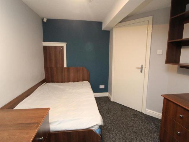 Room for rent in Burley, West Yorkshire