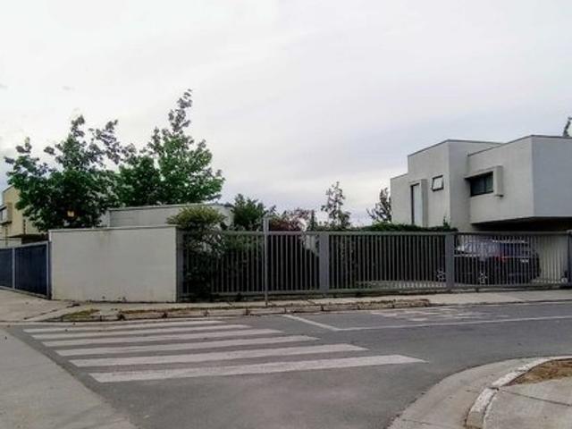 Talca, Vende Moderna Casa Sector Residencial Talca 71145