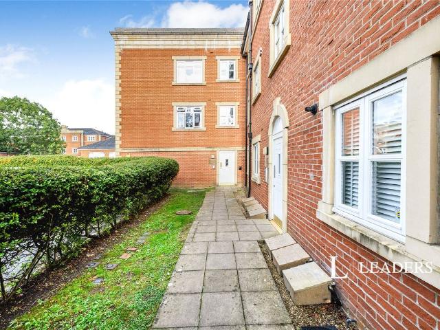 Apartment for rent in Redhill, Reigate and Banstead